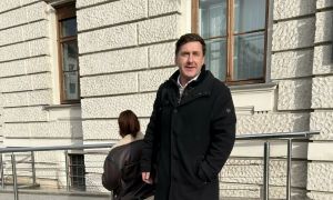 V hotelu okradli mladoporočenca: sodišče od hotela ne dobi ključnih podatkov