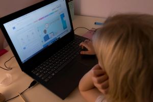 With schools still shut, working Israeli parents yank out hair over wartime Zoom classes