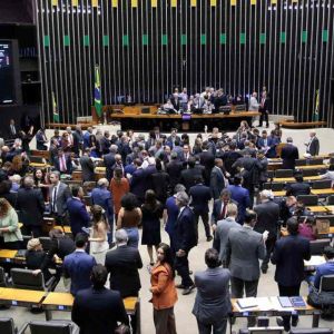 Leis não criam riqueza nem felicidade