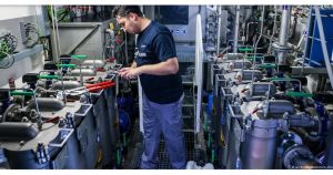 Тихо гасне частникът - държавната служба се раздува и дава 40% по-големи пари