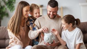 Ritrova un libretto di risparmio del 1963 con mille lire: “Valgono 50mila euro, avvio la pratica per il rimborso”