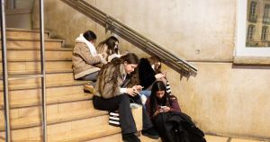 Faut-il interdire les écrans aux jeunes ?