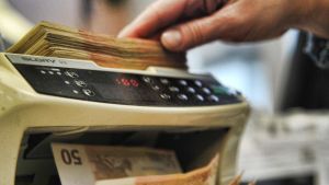 Libretti di risparmio, titoli e depositi dimenticati nei cassetti: come riscuoterli? Risponde l’avvocato