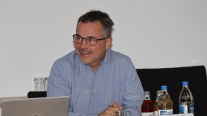 Zum ersten Mal am Kopf des Ratstisches: Patrick Seng leitet die Gemeinderatssitzung