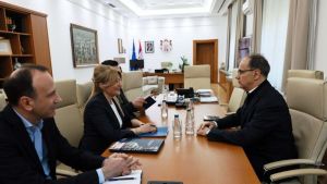 Posle Vučićeve kritike, Macut razgovarao o dualnom obrazovanju