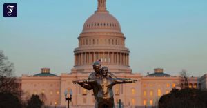 Goldjungen mit Kurs auf den Eisberg