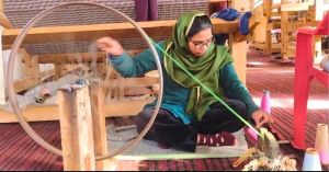 How Women in Kashmir Turned the Traditional ‘Pheran’ Into a Lifeline for Their Families