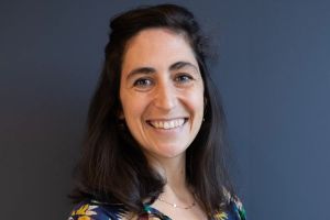 À la veille du premier tour des élections municipales, dimanche 15 mars 2026, les réseaux sociaux apparaissent comme un moyen tout trouvé de s’informer. Dans sa chronique ÉTHIQUE ET TECH, Mélinée Le Priol rappelle que leurs algorithmes de recommandation renvoient une vision biaisée du réel, qui penche nettement vers la droite et l’extrême droite.