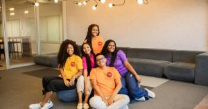 Instituto Coca-Cola impacta 1 milhão de pessoas e foca em empregabilidade