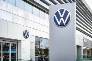 Baisse des ventes, droits de douanes… Pourquoi Volkswagen veut supprimer 50 000 emplois en Allemagne