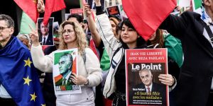 Europa sollte den Sohn des Schahs als Oppositionschef anerkennen