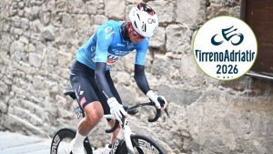 Isaac del Toro resiste la presión en Italia para conservar el liderato