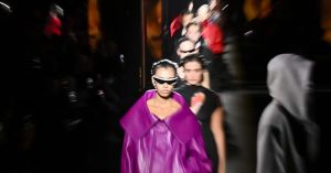 Com ‘Euphoria’, Balenciaga transforma Paris em um retrato da geração Z