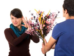 Il corteggiamento insistente non è (sempre) molestia: