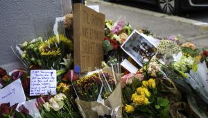 Hvorfor ble terrorsiktelsen fjernet?