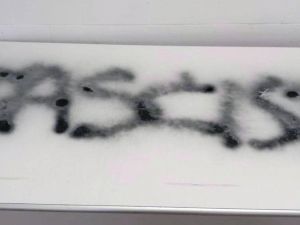 Quella caccia al fascista che non vede i veri violenti