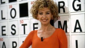 Disse “sono incinta” in diretta tv scioccando l’Italia. La battuta su Magalli, lo scippo di Berlusconi e la svolta con ‘Non è la Rai’