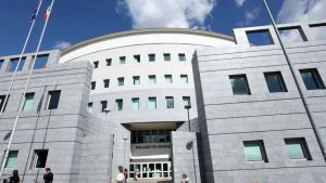 Maltrattamenti, padre padrone a processo: le violenze su moglie e figli per 14 anni