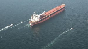 Irán multiplica sus ataques contra los países del Golfo mientras aumenta el precio del petróleo mundial