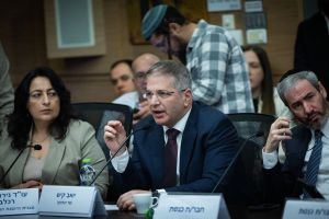 Education minister: Some schools may reopen next week, but not in Tel Aviv area or north