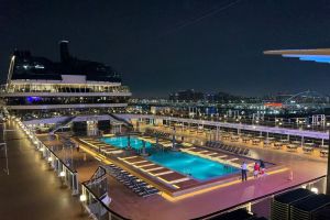 «Отдыхаем на халяву, еще и деньги вернут»: россиянка описала жизнь на пустом лайнере в Дубае