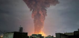 A diferença entre brincar com fogo e se jogar na fogueira