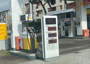 Livorno, balzello dei carburanti: ecco dove costano meno