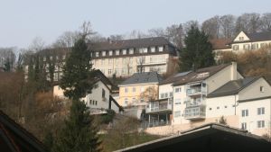 Eigentümerin erklärt den Stillstand bei Krankenhaus und Kloster – und ob ein Verkauf im Raum steht