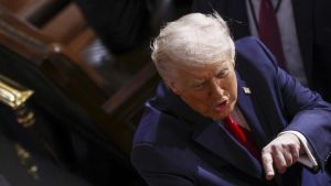 Tramp o „zloj iranskoj imperiji“ i cenama nafte