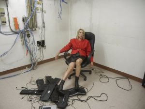 Avec « Play me », Kim Gordon épingle Trump et son monde fasciste