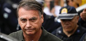 Defesa de Bolsonaro tenta tirar vice do STM para paralisar processo