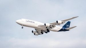 Flughafen Frankfurt: Lufthansa-Jumbo überrascht mit ungewöhnlichem Flugmanöver