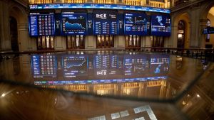 El petróleo desata otra jornada negra en las Bolsas tras el aviso de Jameneí sobre Ormuz