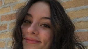 Elena, la studentessa che ha salvato la vita a una donna sul bus a Milano. “Massaggio cardiaco provvidenziale”