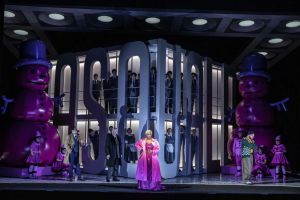 À Nice, un Don Pasquale moderne à mi-chemin entre « Succession » et l’opéra-bouffe