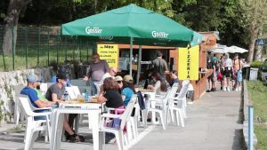 A Sistiana ultima estate con i chioschi mobili: ecco come cambierà la baia dal 2027