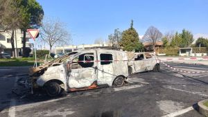 Annone Veneto, auto in fiamme nella notte: tre veicoli distrutti