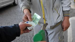 Diesel e benzina, prezzi alle stelle: ecco dove conviene fare il pieno