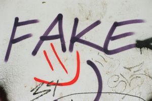 Απ’ τη Λίστα Πέτσα στα Fake News, ένα τσιγάρο δρόμος…
