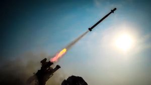 La OTAN intercepta un tercer misil iraní sobre el espacio aéreo de Turquía, cerca de una base de la Alianza