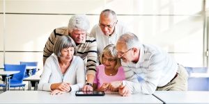 Ecco perché il futuro economico dell’Italia è nelle mani (e portafoglio) degli over 65