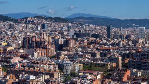 Las empresas vendieron 45.000 viviendas más de las que compraron en 2025: Catalunya concentra el 27%