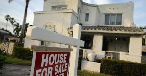 Granderson: There are two Americas. Falling mortgage rates matter only to the wealthy one