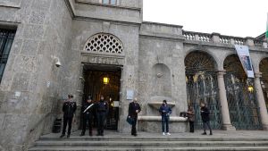 Minacce, estorsioni e rapine a un disabile psichico: chieste tre condanne. La vittima in aula: “Mi ero invaghito di lei”