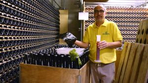 Dagli scarti del vino crea bende mediche e cosmetici: il trionfo di Federico agli Oscar Green. “Esempio di economia circolare”