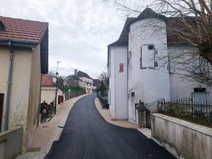 Les travaux de réaménagement transforment le centre-bourg de Sainte-Suzanne