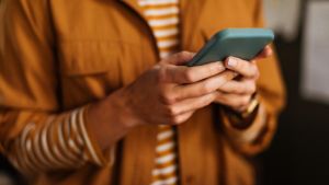 Bergamo, condivide video intimo: a processo il “regista” 57enne