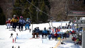 La Lombardia e l’oro della montagna, tra sci, affari e lavoro: “Senza sarebbe crisi”