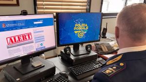 Adescava ragazzine sul web: condannato a tre anni