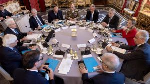 Consiglio supremo di difesa, il Colle allontana la guerra: “L’Italia resterà fuori”